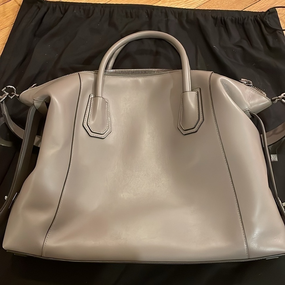 NWT Givenchy Antigona Medium Soft Leather Top Handles Tote In Stone Grey - Picture 9 of 10